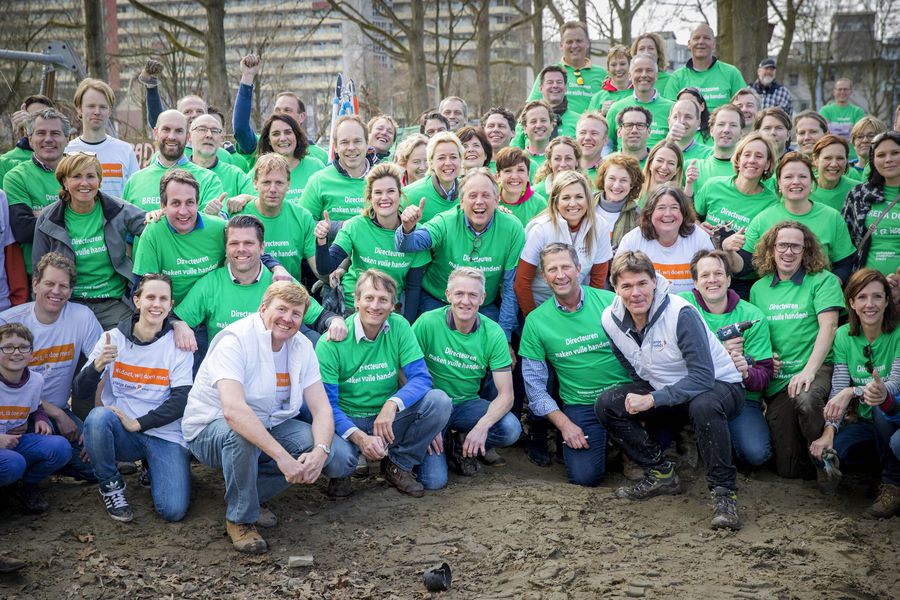 Alkmaarse ondernemers, samen met Koning Willem-Alexander en Koningin Máxima, tijdens NLdoet in Alkmaar